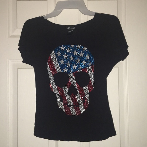 american flag skull on a black tee - Picture 1 of 3